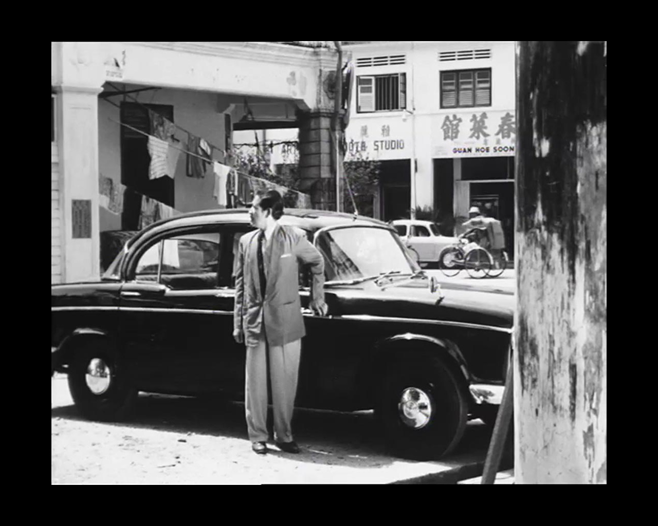 Still from 'Che Mamat Parang Tumpol' (Film source: Asian Film Archive. Courtesy of ©Cathay-Keris Film Pte. Ltd.) 