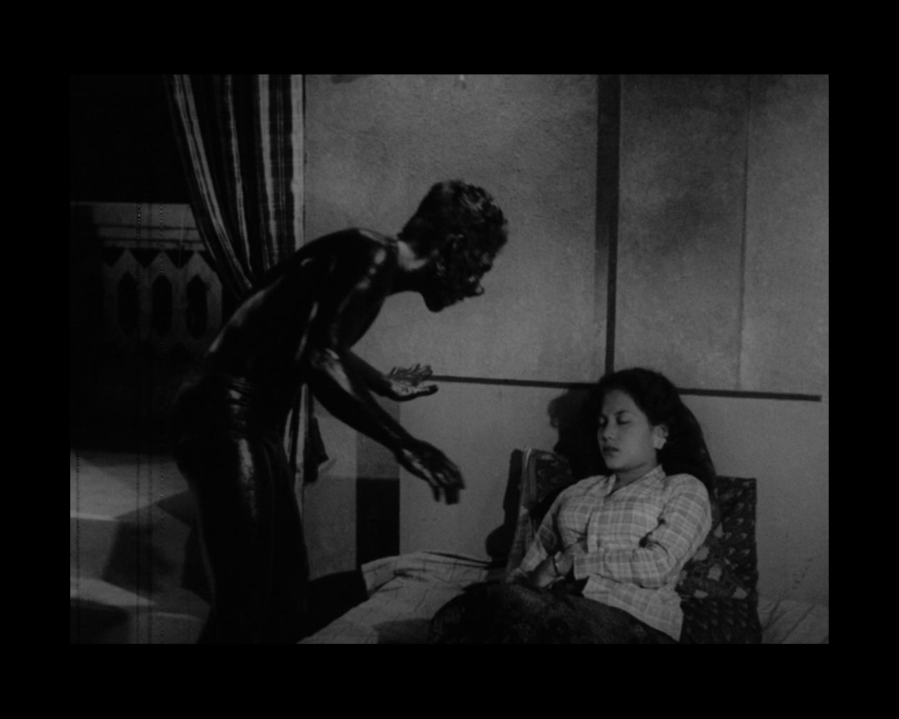 Still from 'Orang Minyak' (Film source: Asian Film Archive. Courtesy of ©Cathay-Keris Film Pte. Ltd.)    