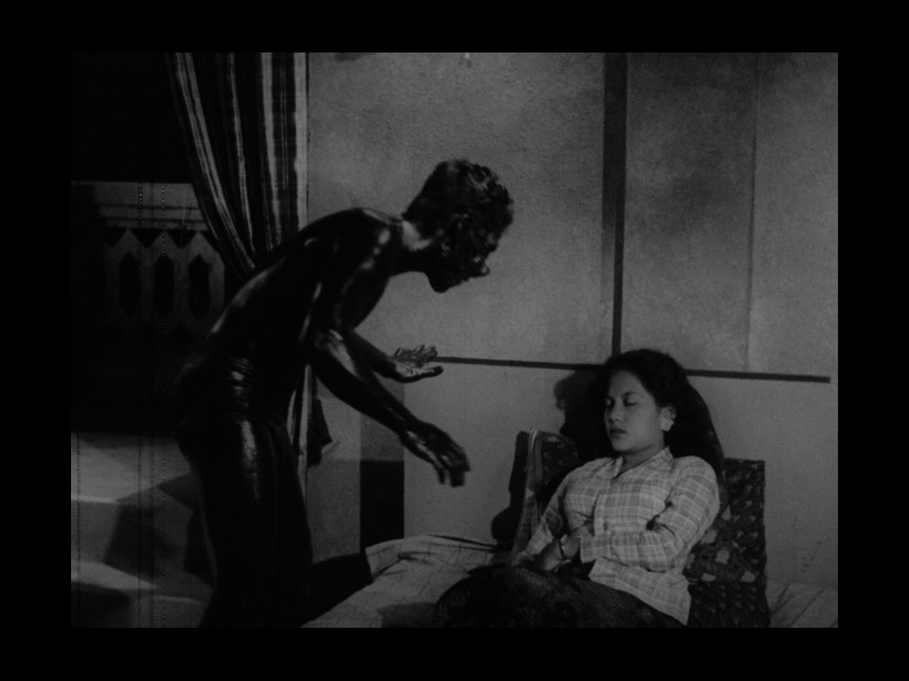 Still from 'Orang Minyak' (Film source: Asian Film Archive. Courtesy of ©Cathay-Keris Film Pte. Ltd.)    